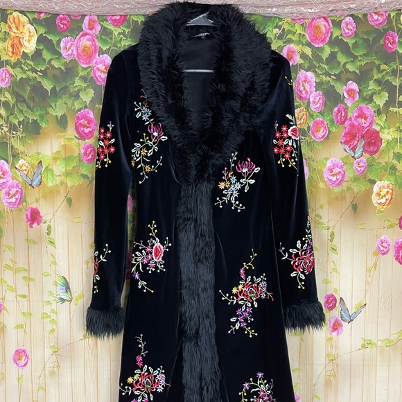SOLD Betsy Johnson Vintage 90s Y2K Floral
Velvet Fur Trim Penny Lane Coat Size 6 - Picture 7 of 12